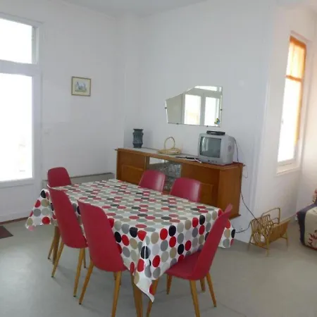 Appartement Royan, 3 Pieces, 6 Personnes - Fr-1-305-189 *