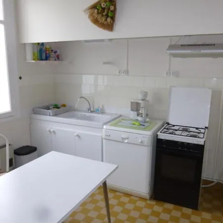 Appartement Royan, 3 Pieces, 6 Personnes - Fr-1-305-189 *